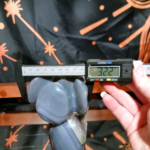 Agate Elephant With Amethyst Geode - Picture 9 of 9